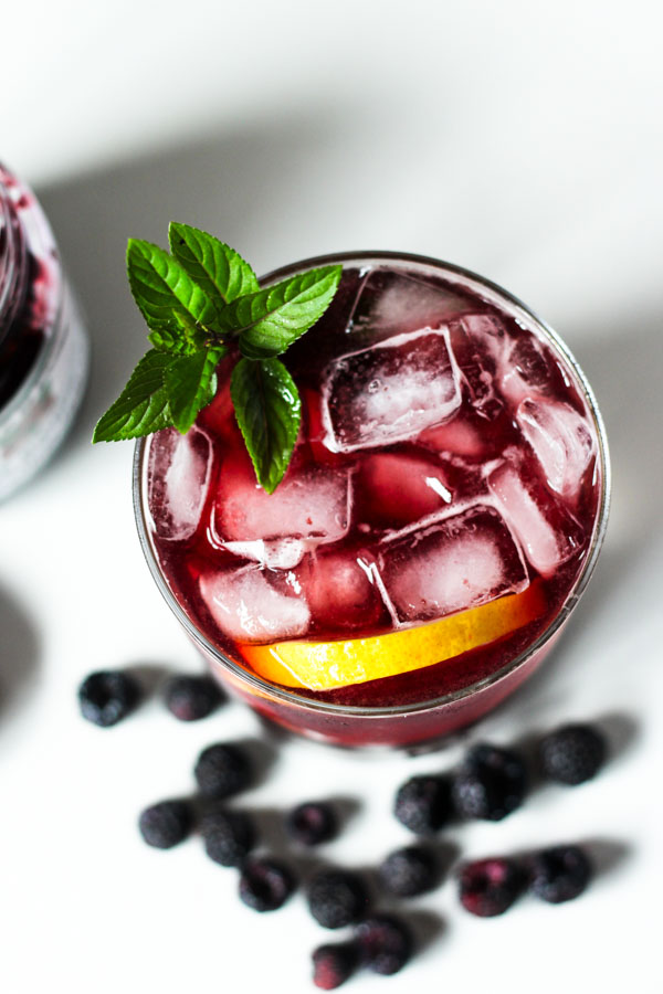 black raspberry jam cocktail-itsmyhappyhour.com