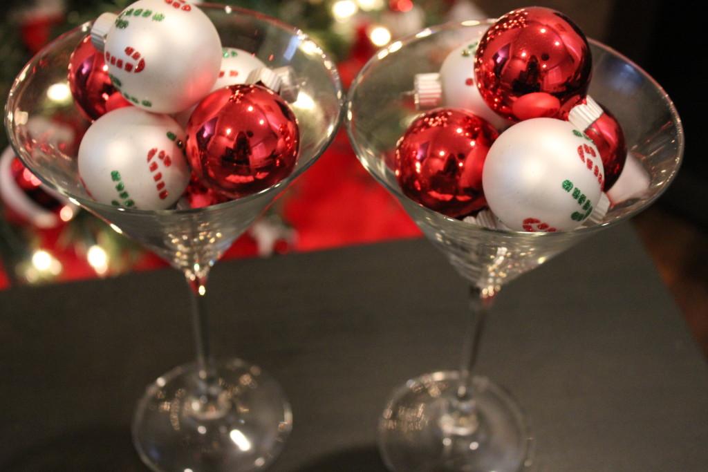 martini glasses as mini (Martha) ornament holders are so freakin cute