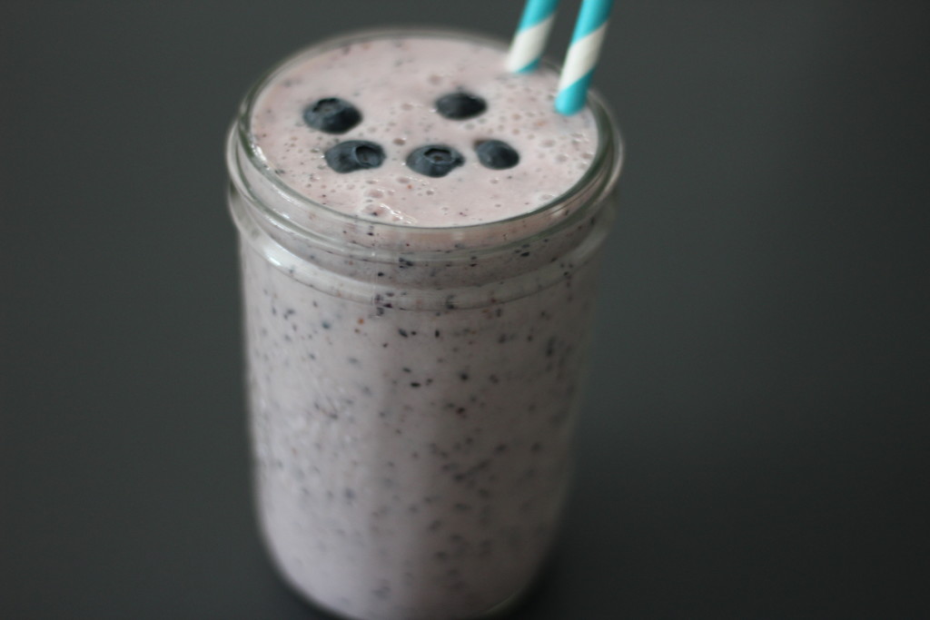 blueberry banana smoothie