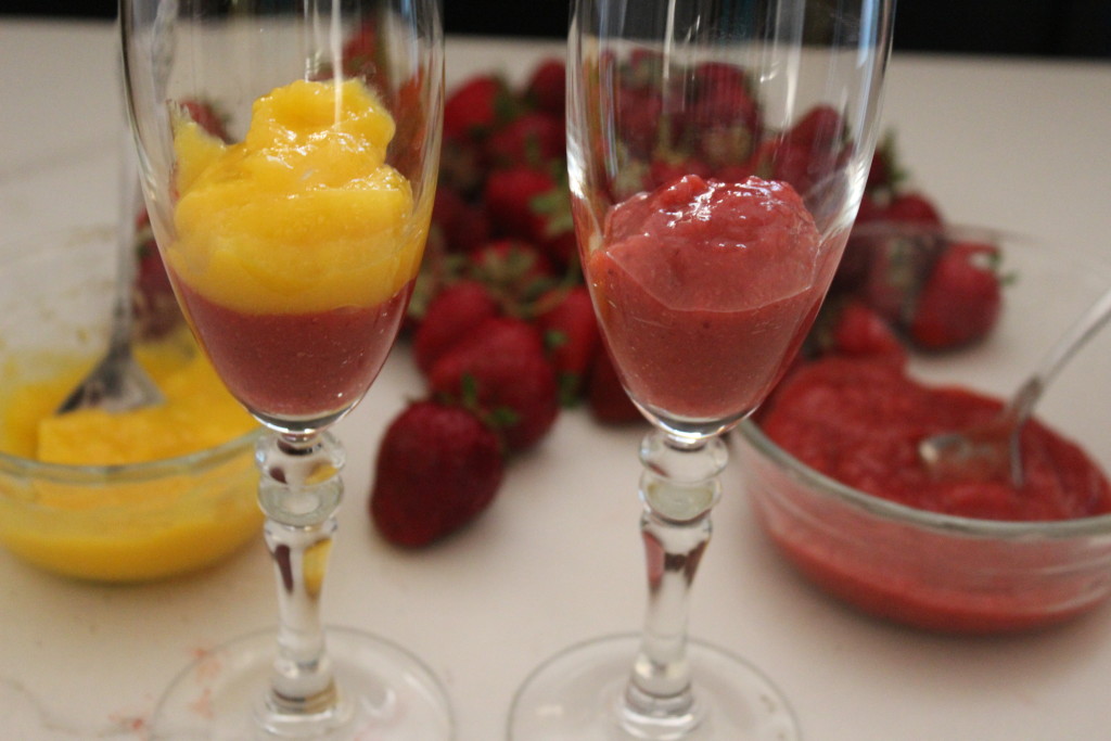 sparkling wine+fruit cocktail