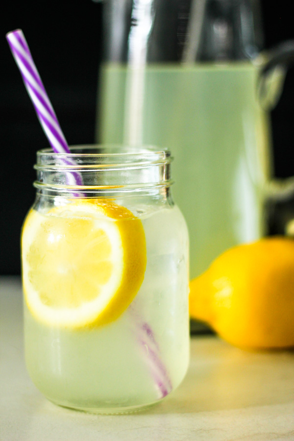 homemade no sugar lemonadde-itsmyhappyhour.com