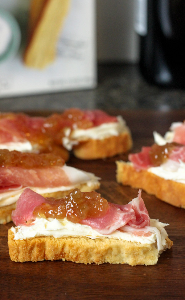 focaccia toast appetizer-itsmyhappyhour.com