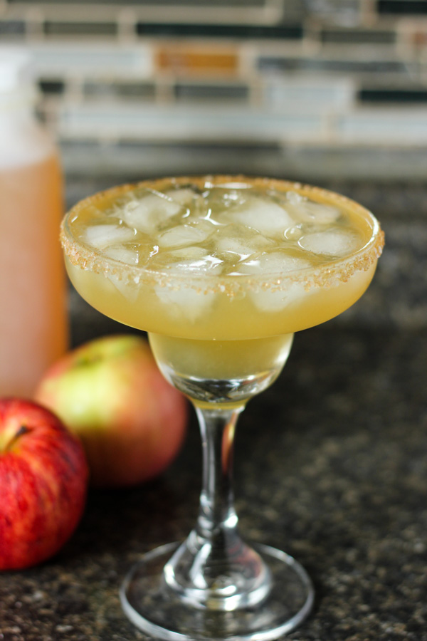 apple cider margaritas-itsmyhappyhour.com