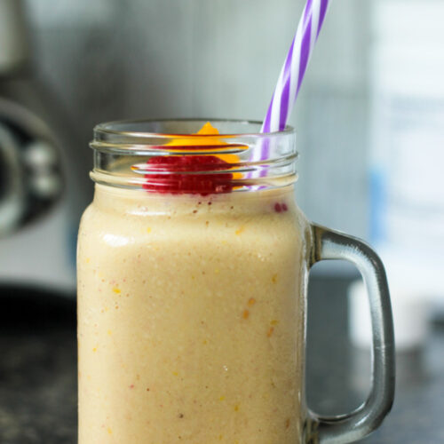 raspberry mango collagen smoothie-itsmyhappyhour.com