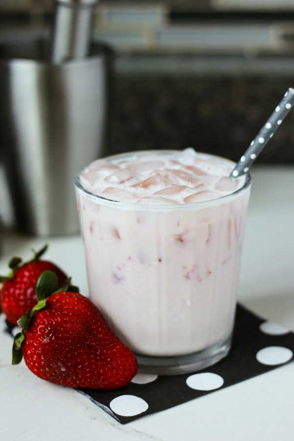 strawberry shortcake cocktail-itsmyhappyhour.com