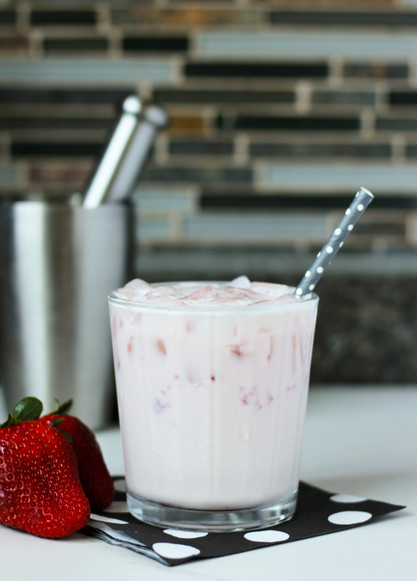 strawberry shortcake cocktail-itsmyhappyhour.com