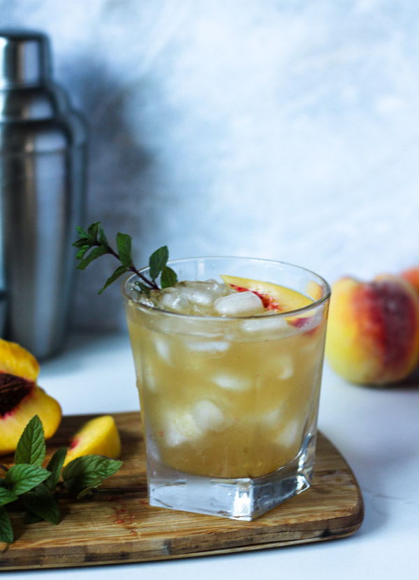 bourbon peach smash-itsmyhappyhour.com