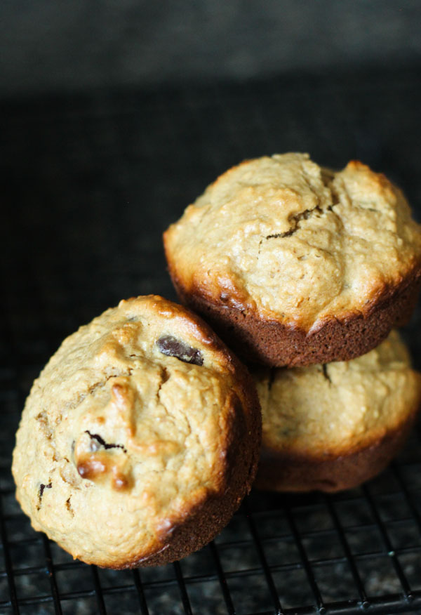 peanut butter banana oat muffinsl-itsmyhappyhour.com